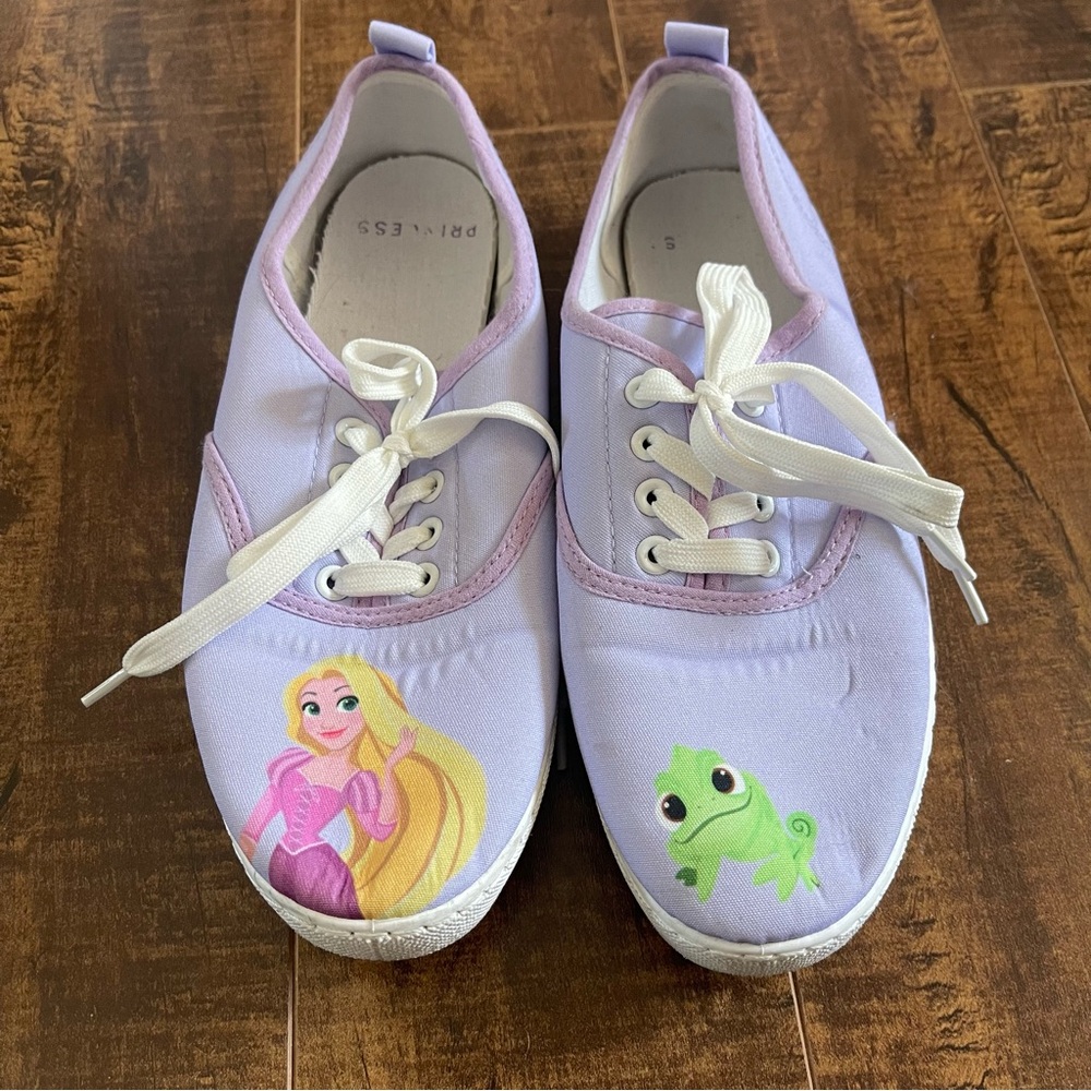 Disney ladies size 9 tangled shoes